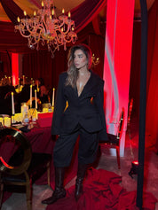 STRUKIRANO BERMUDA ODELO SA ZLATNIM NITNAMA