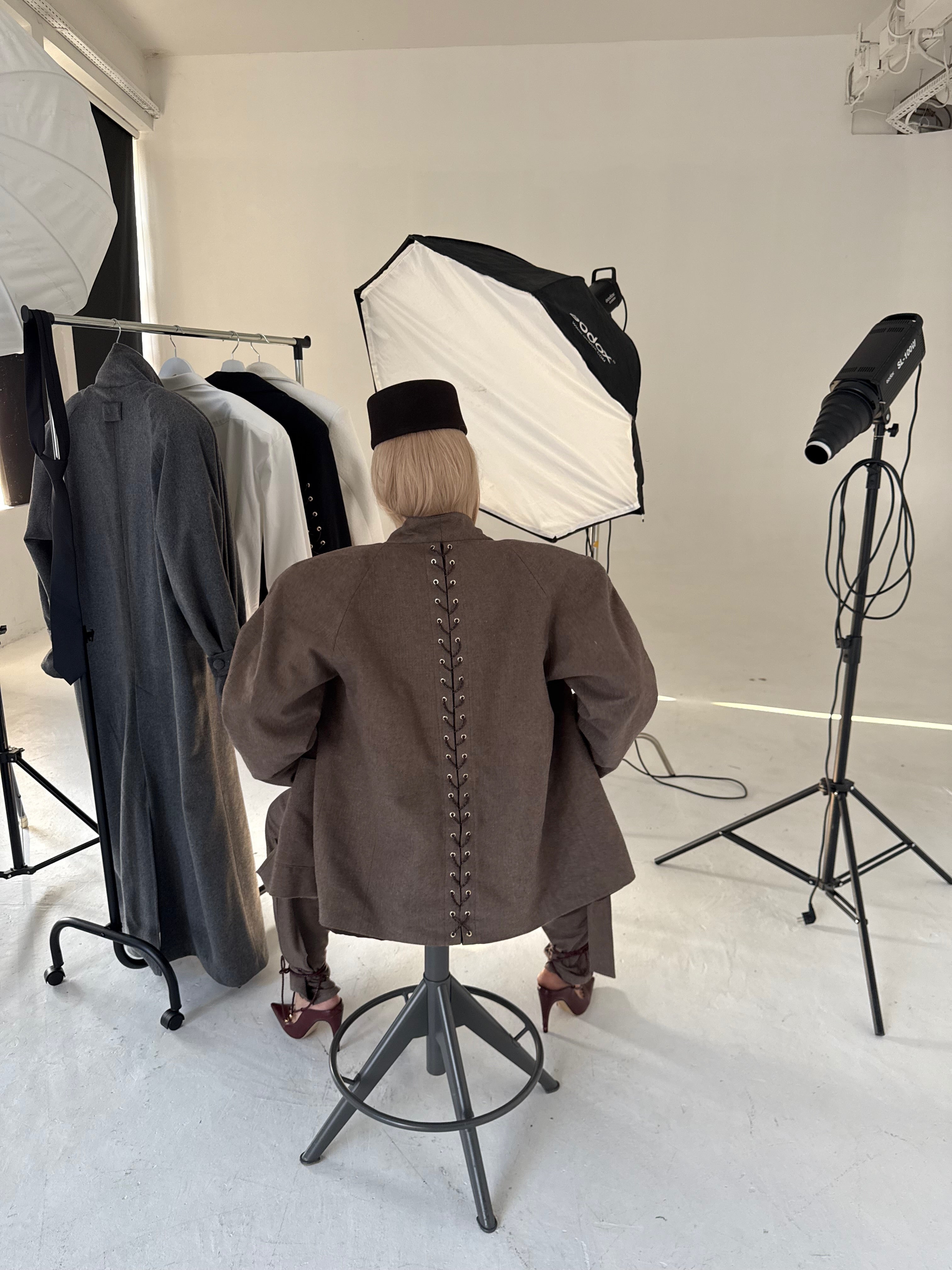 OVERSIZE ODELO SA ZLATNIM NITNAMA