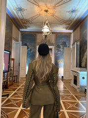 STRUKIRANI BLEJZER SA ZLATNIM DETALJIMA