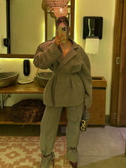 WAIST-DEFINING SUIT