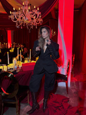 STRUKIRANO BERMUDA ODELO SA ZLATNIM NITNAMA