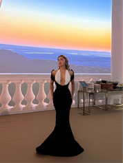 DRESS WITH A DEEP NECKLINE