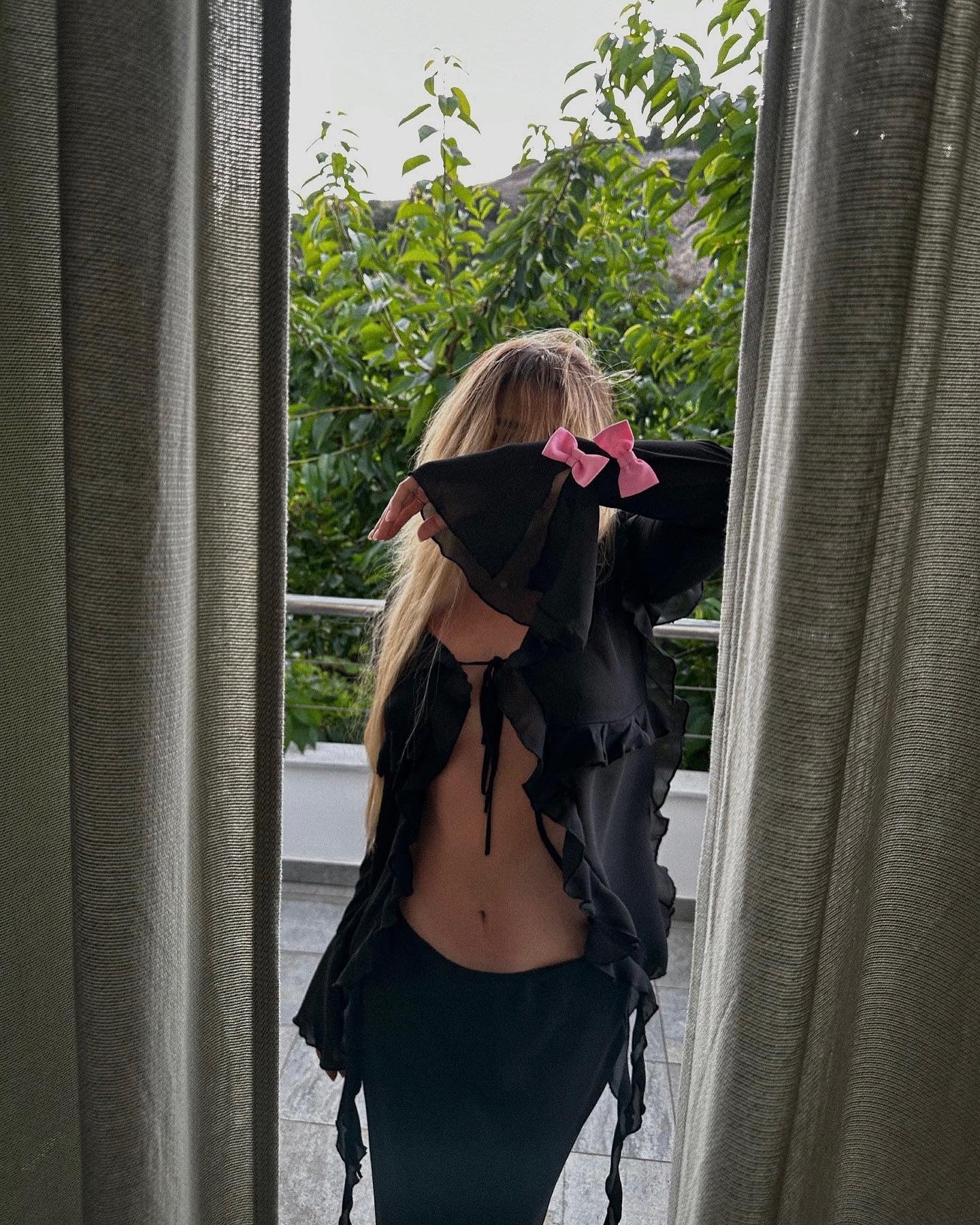 BLACK TWO-PIECE SET