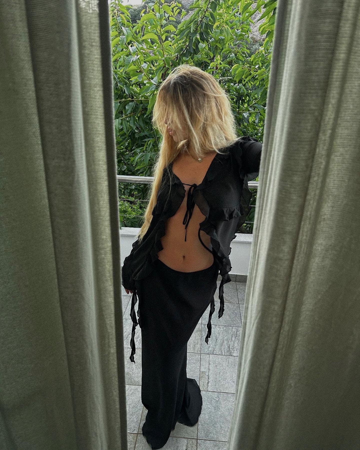 BLACK TWO-PIECE SET