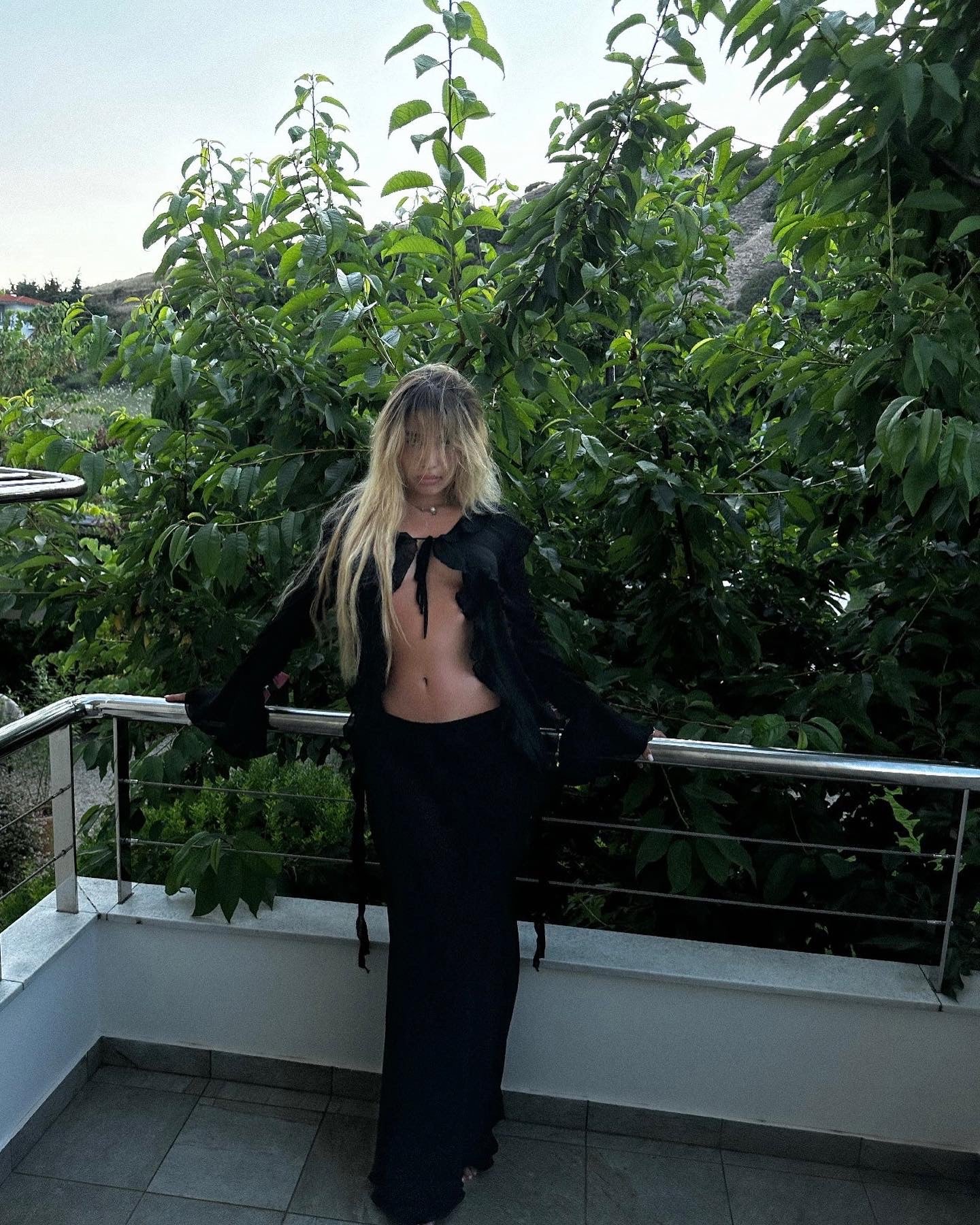 BLACK TWO-PIECE SET