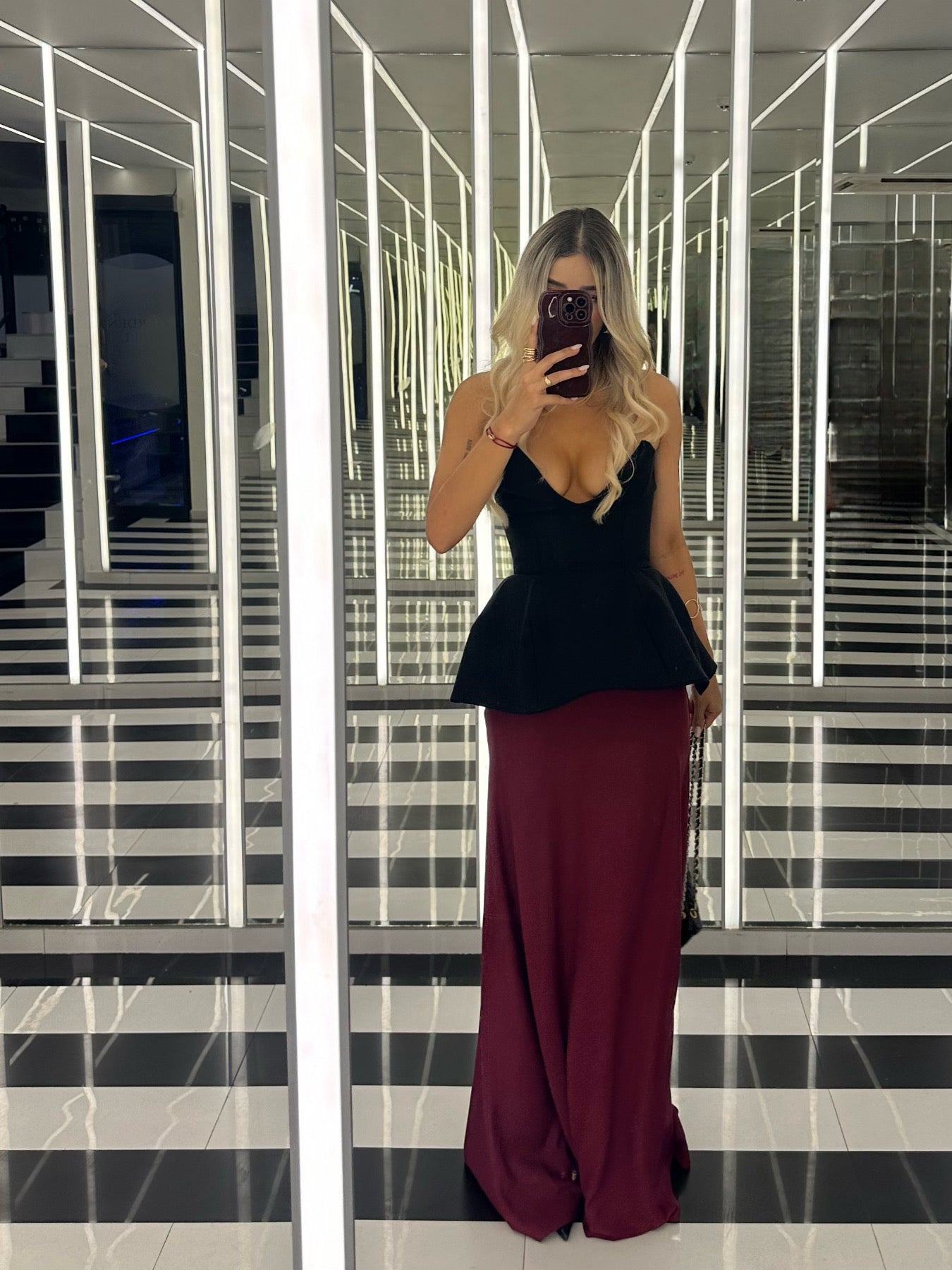 V-SHAPED CARNER CORSET