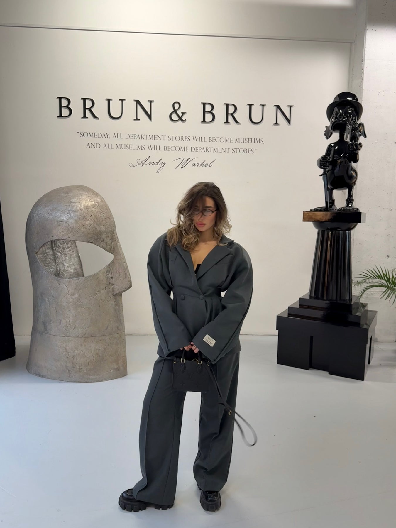WAIST-DEFINING SUIT