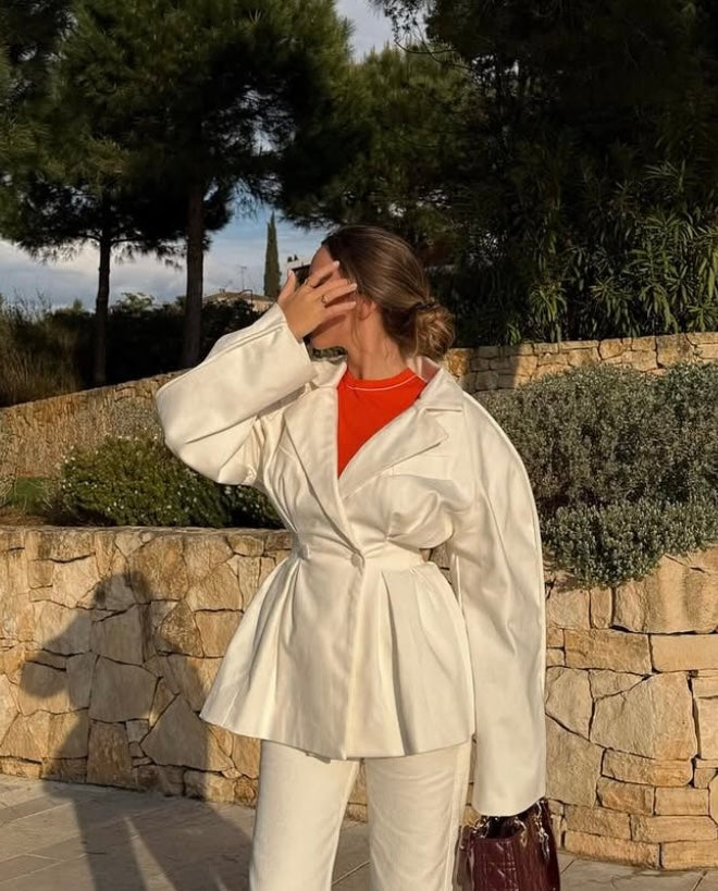 WAIST-DEFINING BLAZER